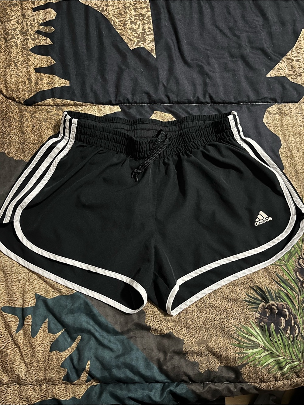 EUC WOMENS ADIDAS SHORTS SIZE LARGE